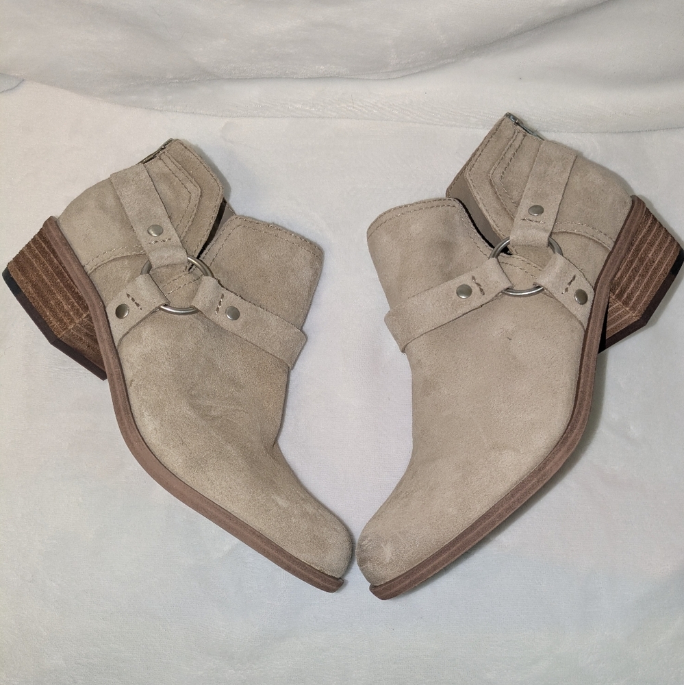 Lucky Brand Women's Boltin Dune Ankle Boots with Silver Accents Size 9